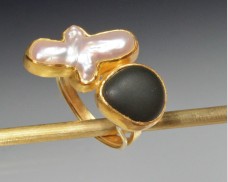 Basalt & X pearl ring