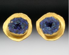 Disc earrings with azurite