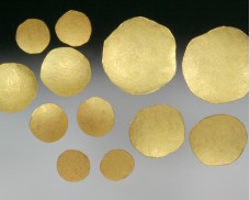 Gold disc earrings