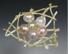 Twig nest with pearls