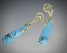 Spiral drops with turquoise