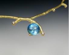 Twig necklace with aquamarine