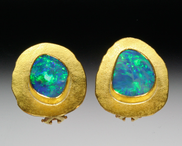 Disc earrings with opals