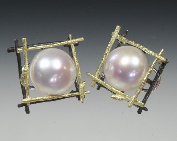 Pearl and twig earring