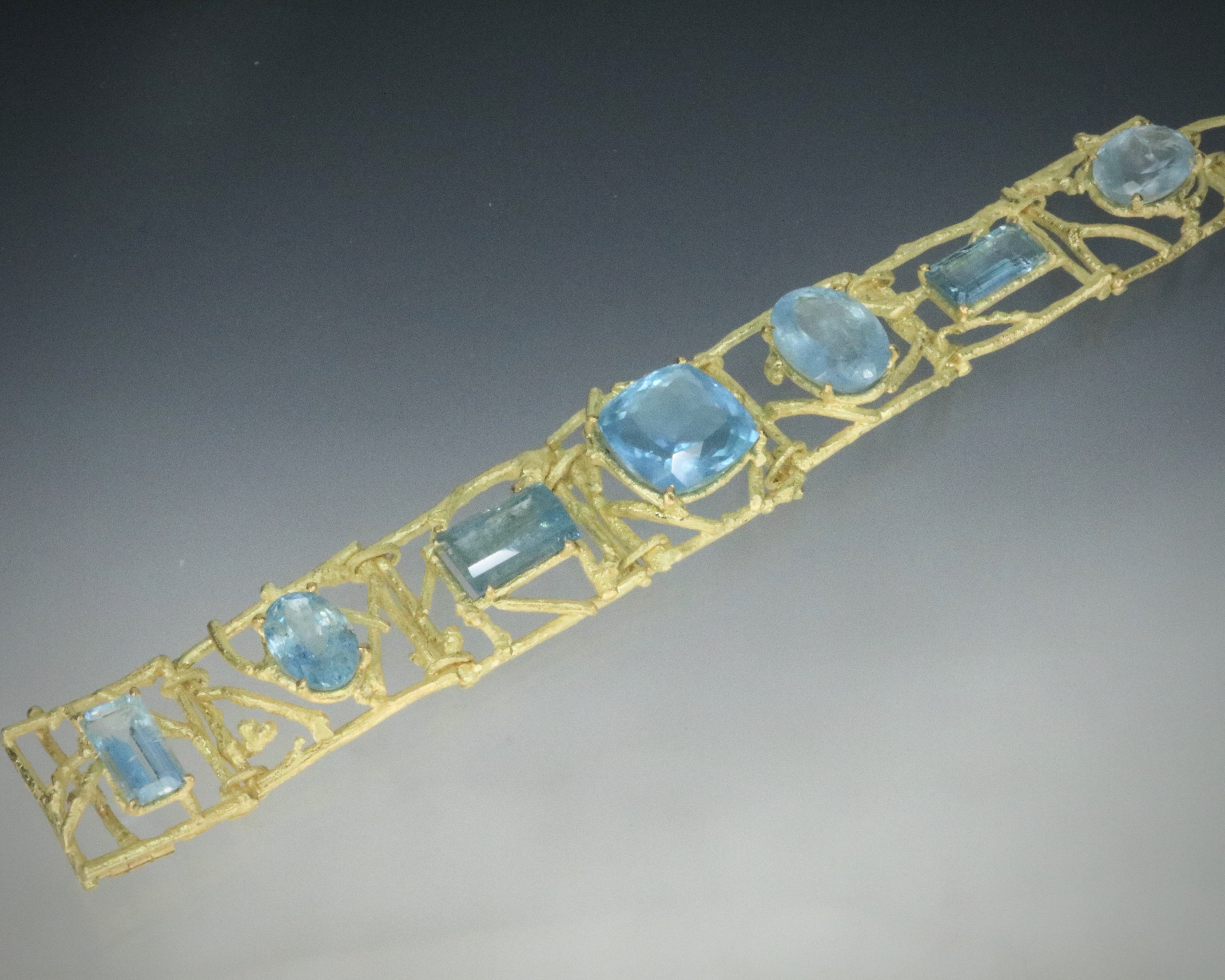 Wide-link aquamarine bracelet